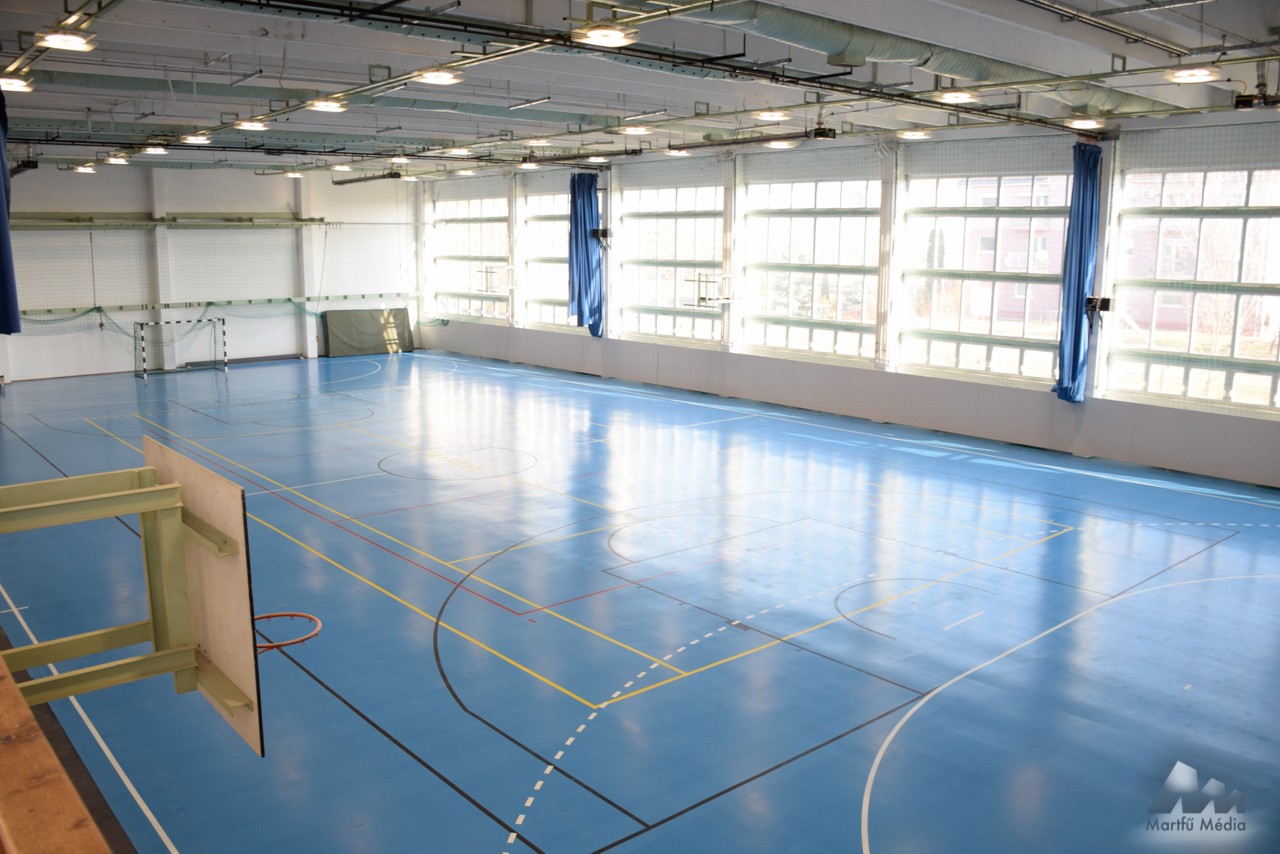 2022.01.19 - Sportcsarnok - Lámpacsere és kiszolgáló helyiségek felújítása