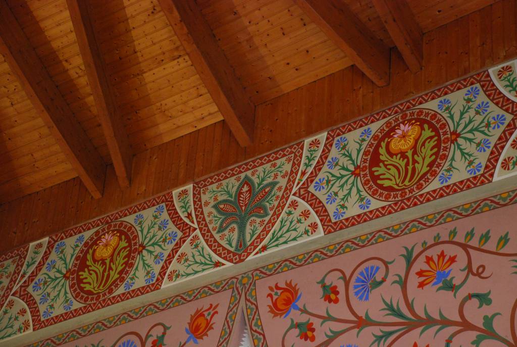 B�zavir�g-folyond�rral d�sz�tette a koszor�t Tak�cs Ferenc festõmûv�sz