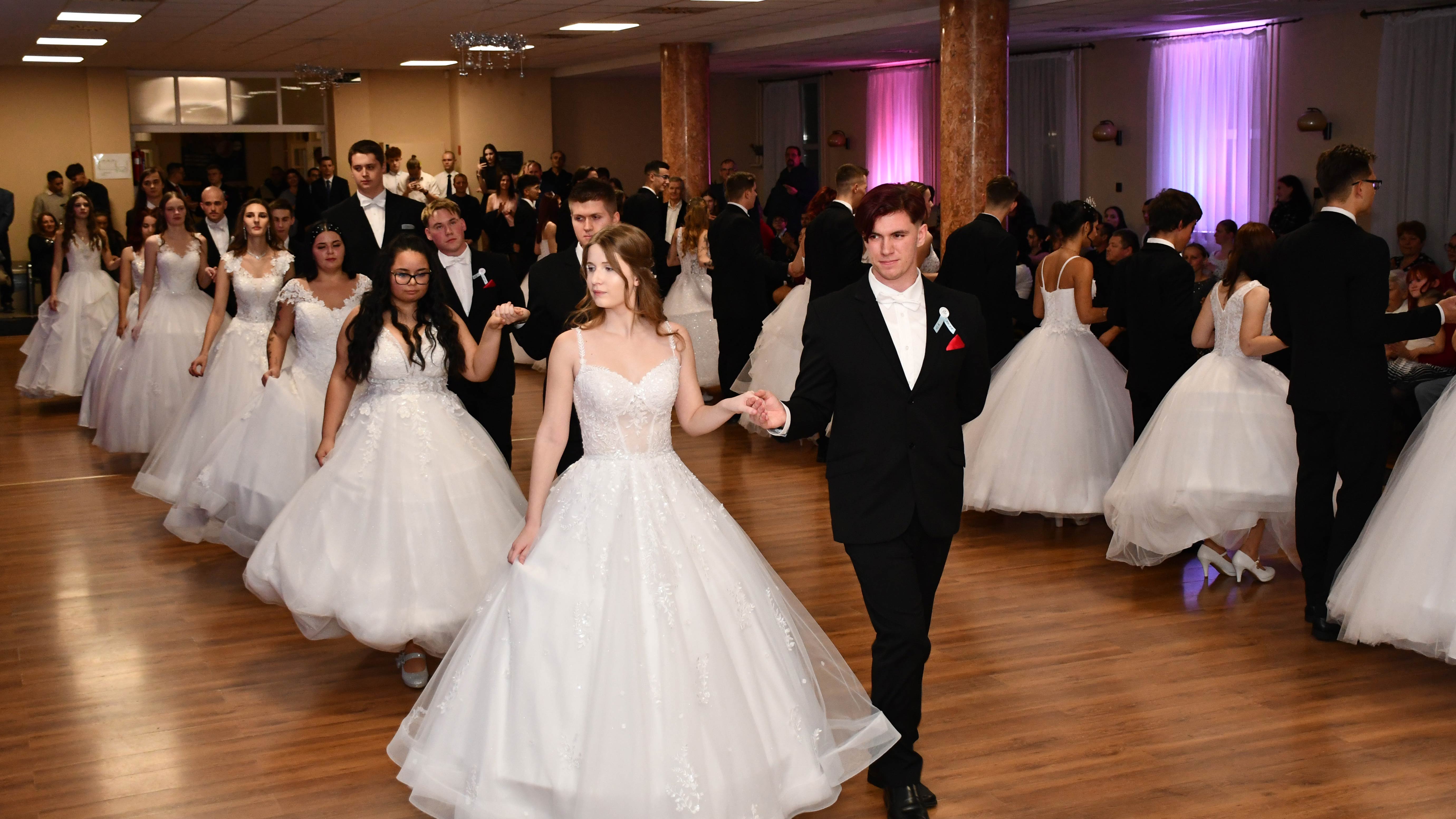 Az SZSZC Damjanich J�nos Szakk�pz� Iskola �s Koll�gium szalagavat� �nneps�ge
