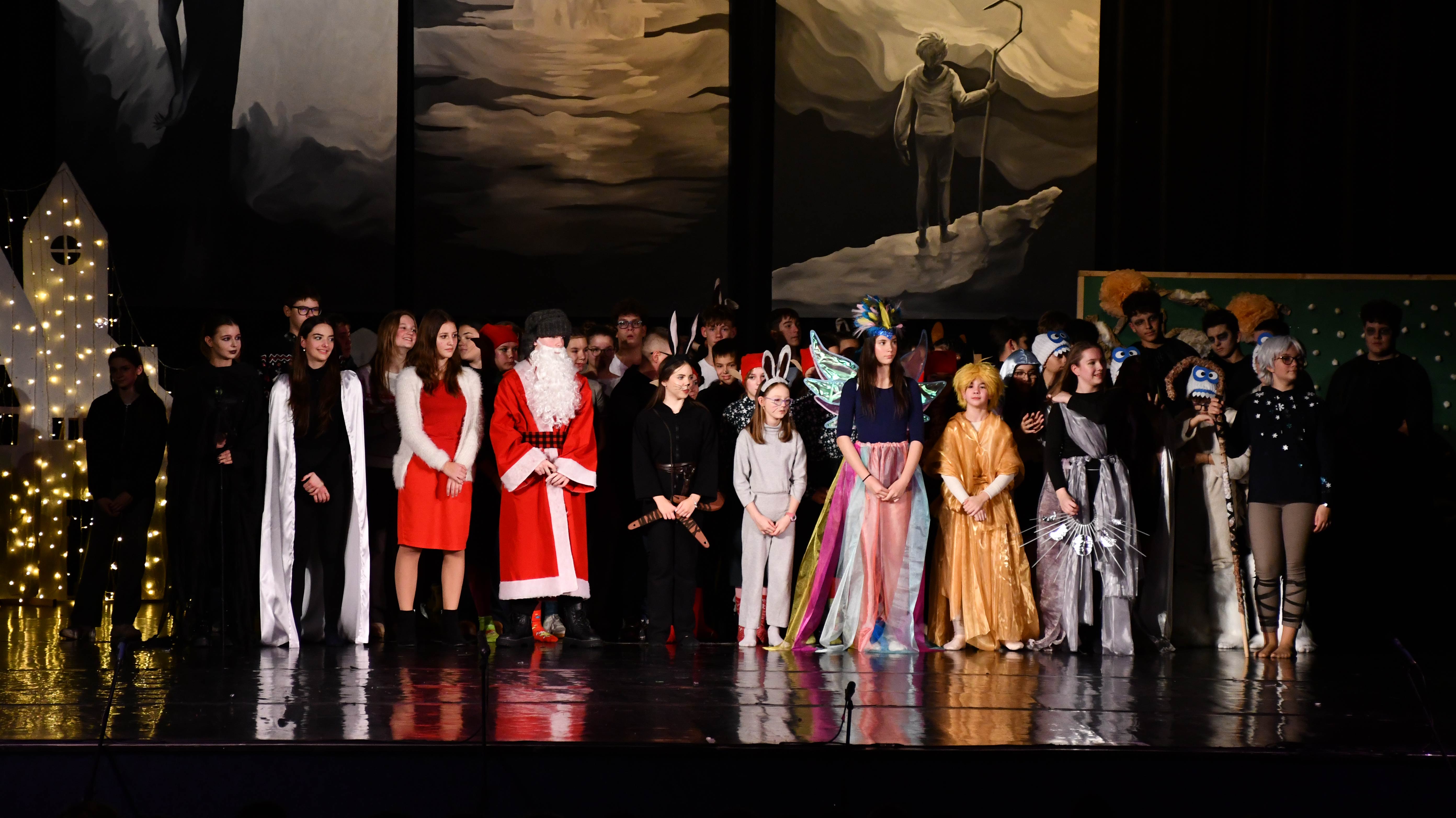 Holdember mes�je - A Martf�i J�zsef Attila �ltal�nos Iskola Kar�csonyi Mesej�t�ka – 2025
